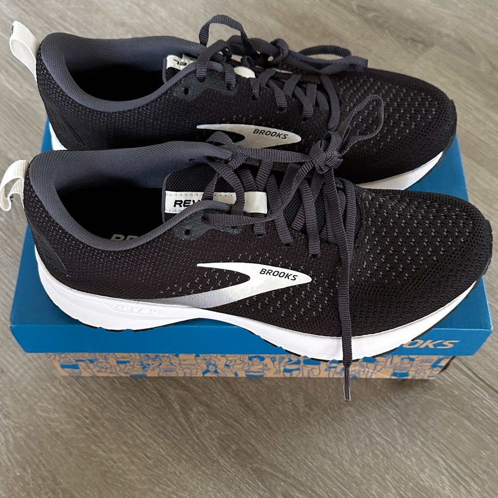 NWT Brooks ‘Revel 4’ Running Shoe